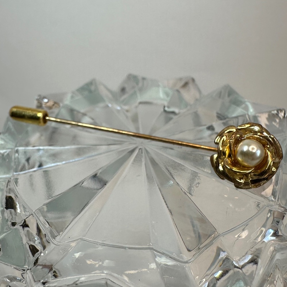 Womens Stick Pin OS Gold Tone Rose Faux Pearl Vintage Romantic Floral Accent